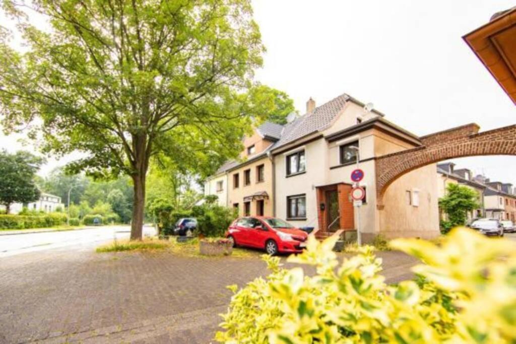 Villa Brühl Mitte, neu renoviertes Haus Exterior foto